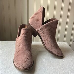 Lucky Brand suede leather Kambry ankle Bootie boots slipOn size 6.5 soft pinkish